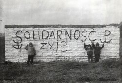Graffiti van Solidarnosc in Warschau in 1985